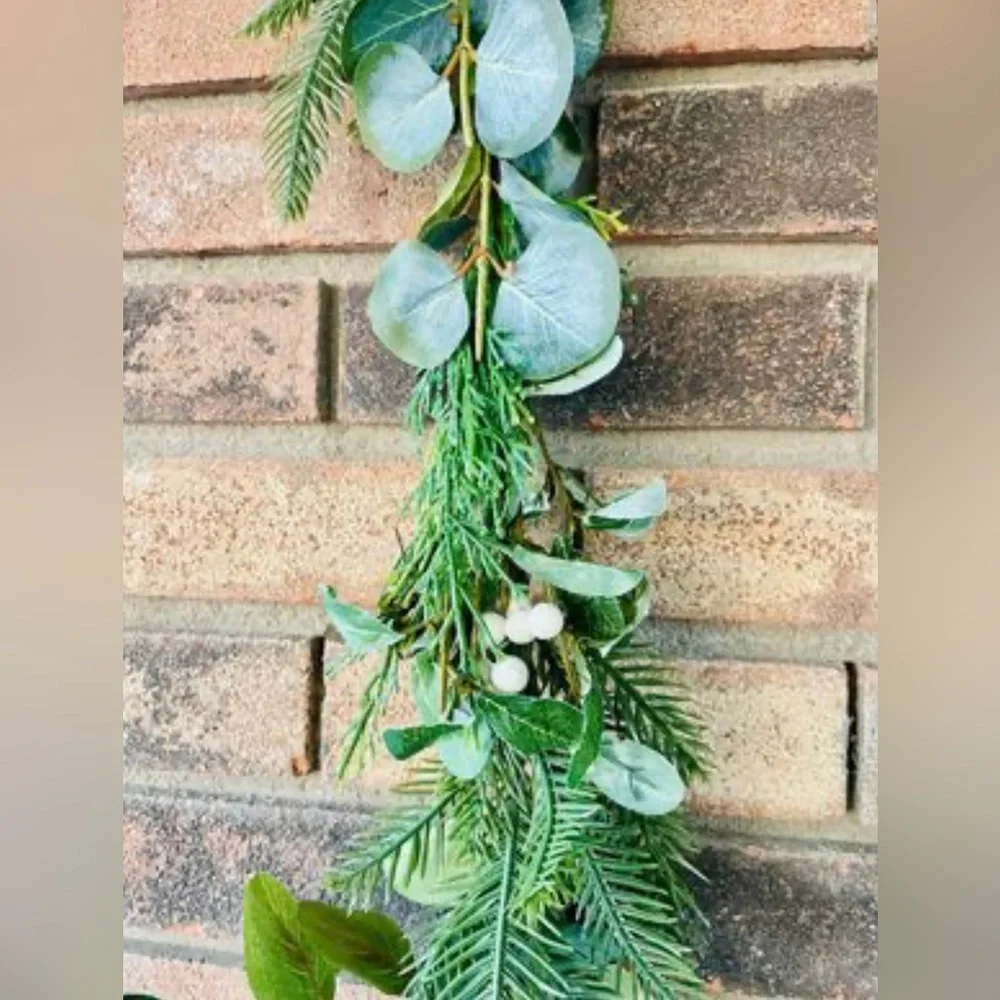 *Mistletoe Mix Artificial Garland